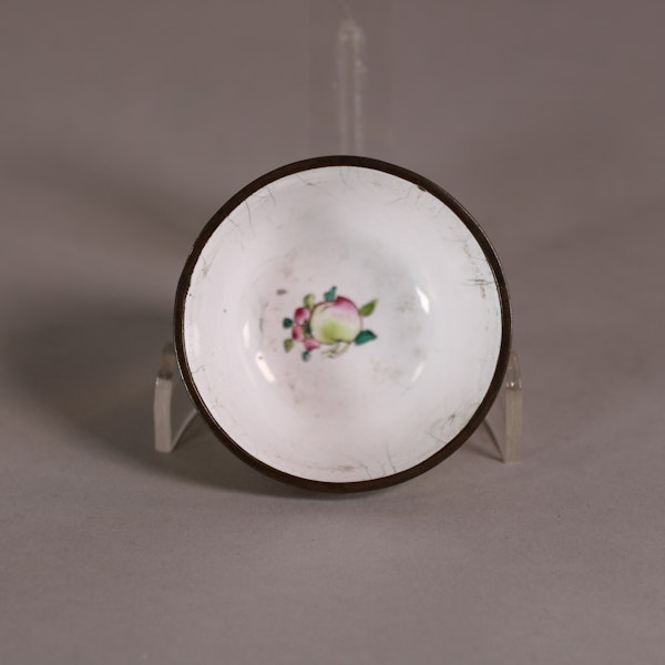 Chinese Canton enamel tea bowl, 18th century - image 3