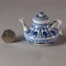 Chinese, probably soft paste, blue and white miniature teapot, Kangxi (1662-1722) - image 6