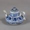 Chinese, probably soft paste, blue and white miniature teapot, Kangxi (1662-1722) - image 4