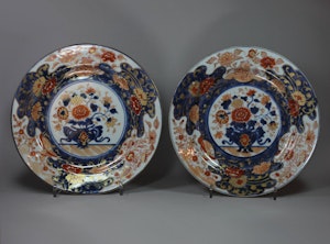 Pair of Chinese Imari plates, Qianlong (1736-95)