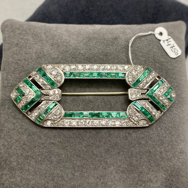Emerald Diamond Brooch in Platinum date circa 1920, SHAPIRO & Co since1979 - image 3