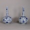 Pair of Chinese blue and white bottle vases, Kangxi (1662-1722) - image 2
