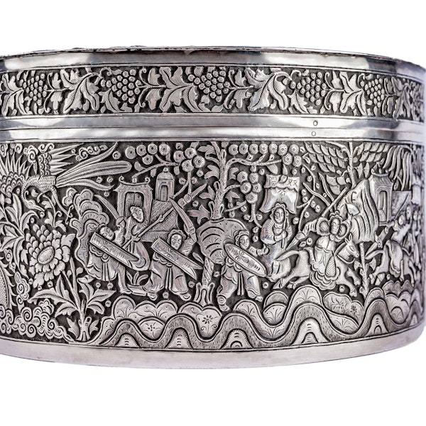 A fine mid-nineteenth century Chinese Straits silver repousse cylindrical lidded box - image 5