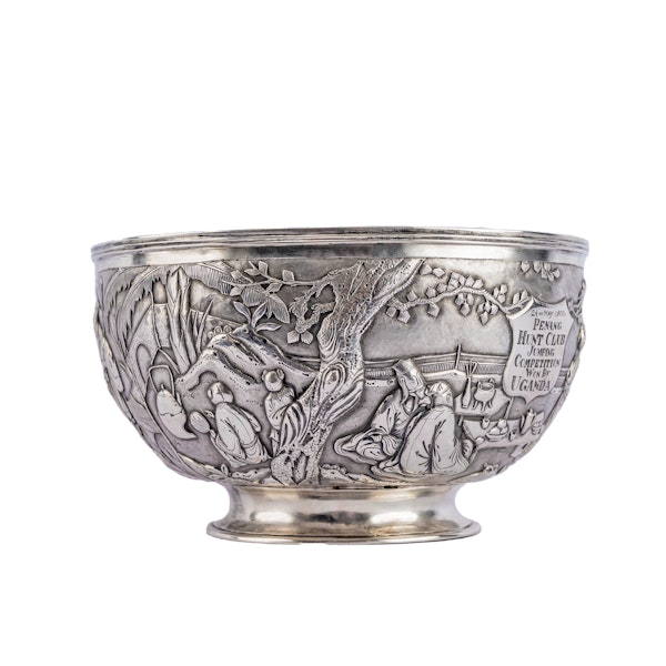 A fine Chinese bowl by Kwong Man Shing (active 1875-1925) of Hong Kong and Canton c.1900 engraved within a cartouche ‘24th May 1900 Penang Hunt Club Jumping Competition Won by Uganda’. - image 3
