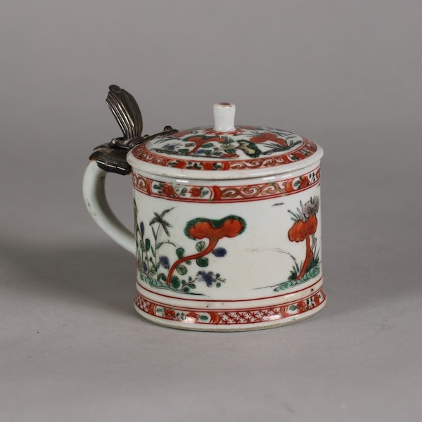 Famille verte mustard cup and cover with metal mounts, Kangxi (1662-1722) - image 1