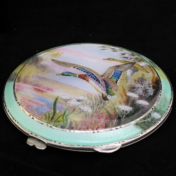 A beautiful sterling silver and enamel compact. - image 3