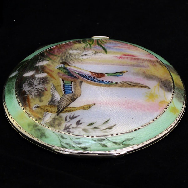 A beautiful sterling silver and enamel compact. - image 6