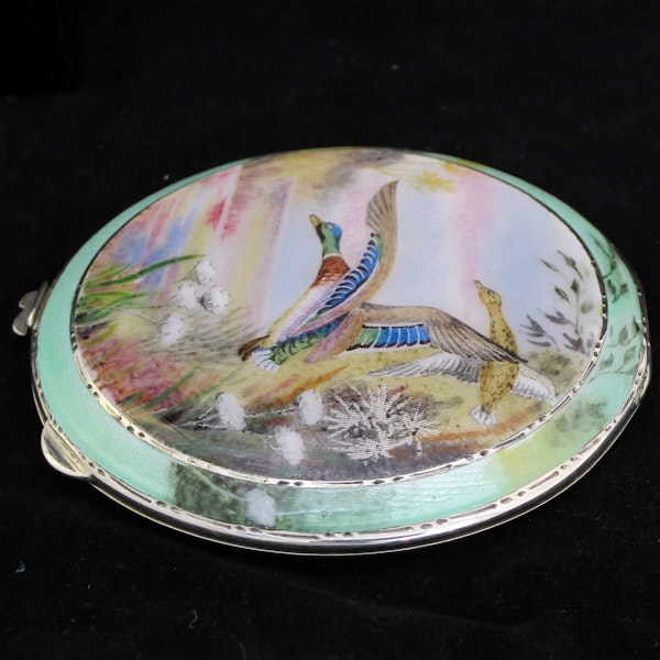 A beautiful sterling silver and enamel compact. - image 10