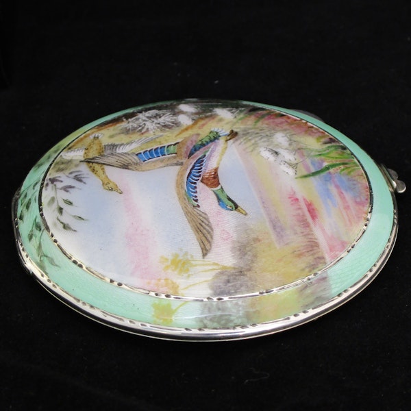 A beautiful sterling silver and enamel compact. - image 8