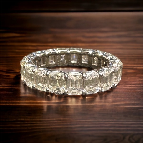 Stunning Diamond Eternity Ring - image 4