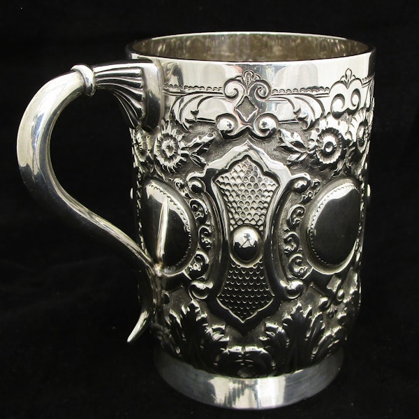 A fine quality silver embossed mug. - image 3