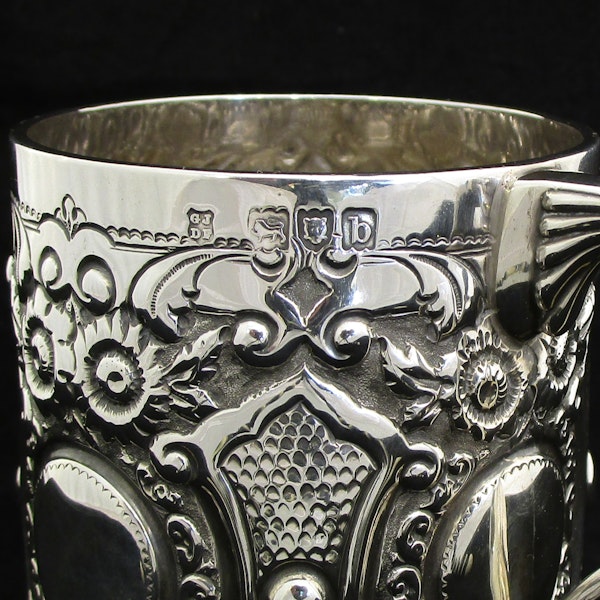 A fine quality silver embossed mug. - image 6