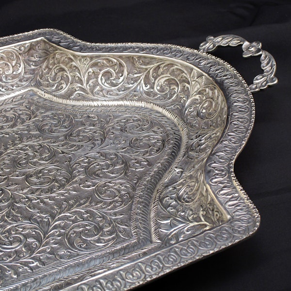 A large Indian silver tray. - image 4