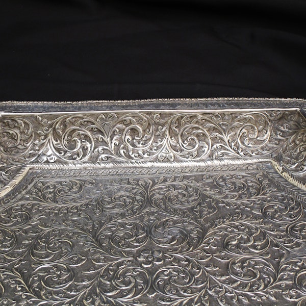 A large Indian silver tray. - image 3