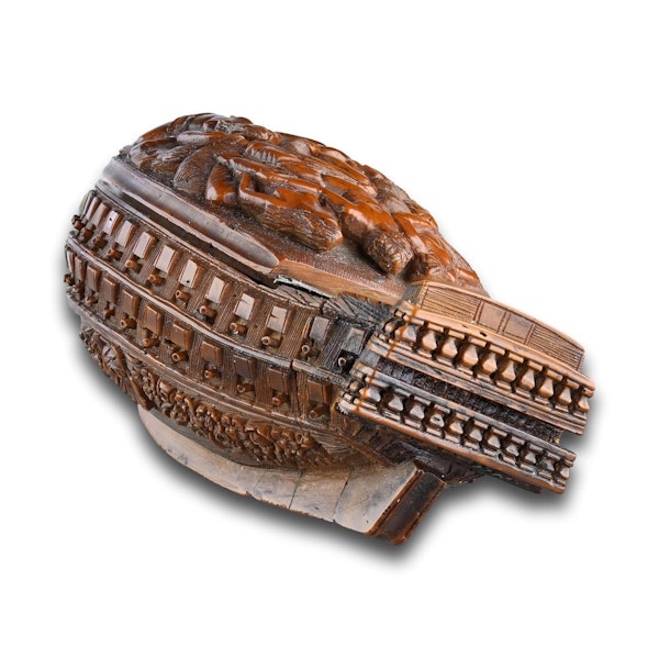 Coquilla ship form snuff box. French, early 19th century. - image 2