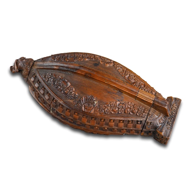 Coquilla ship form snuff box. French, early 19th century. - image 4