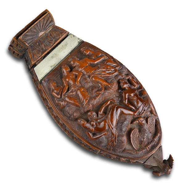 Coquilla ship form snuff box. French, early 19th century. - image 1