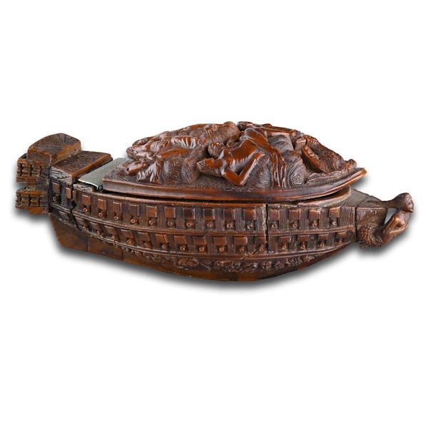 Coquilla ship form snuff box. French, early 19th century. - image 8