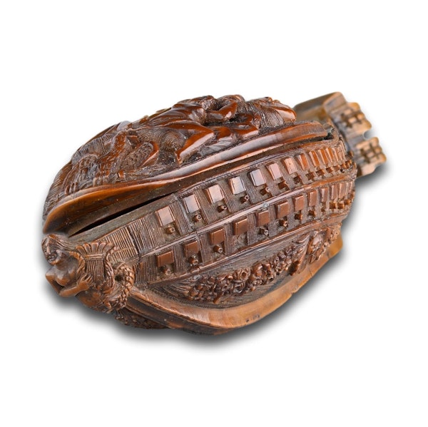 Coquilla ship form snuff box. French, early 19th century. - image 10