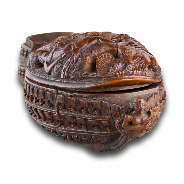 Coquilla ship form snuff box. French, early 19th century. - image 6