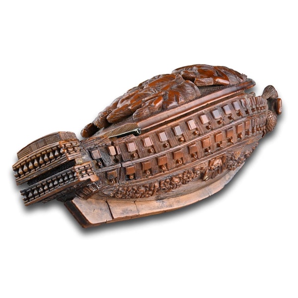 Coquilla ship form snuff box. French, early 19th century. - image 5