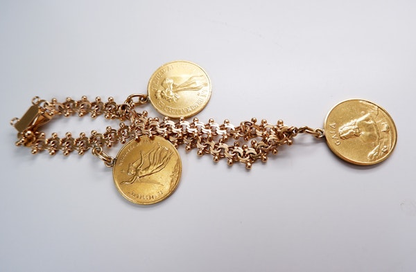 Spanish 18 ct. bracelet with three  22 ct. medals of Spanish cultural icons - image 2