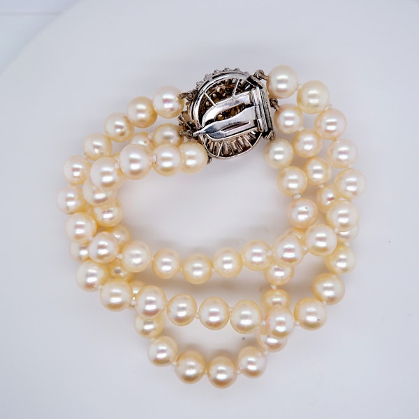Diamond and pearl bracelet with fancy diamond clasp. Diamonds 3.0 cts. total est. - image 2