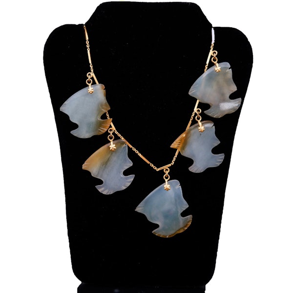 Nephrite jade and gold "fish" necklace set in 22/24 ct. gold - image 1