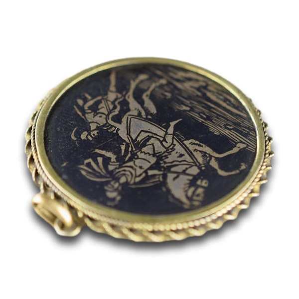Silver gilt and niello pendant with a Roman soldier. Italian, 19th century. - image 10