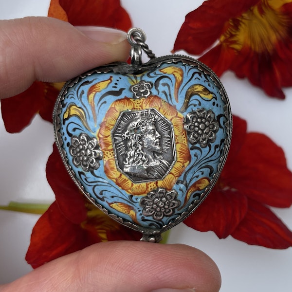 Silver and enamelled pendant in the form of a heart. German, late 17th century. - image 13