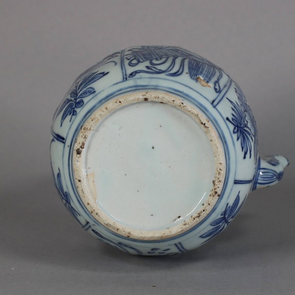 Chinese blue and white kraak wine pot and cover, Wanli (1573-1619) - image 2