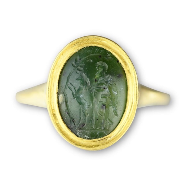 Gold ring with a plasma intaglio of a shepherd. Roman, 1st - 2nd Century AD. - image 1
