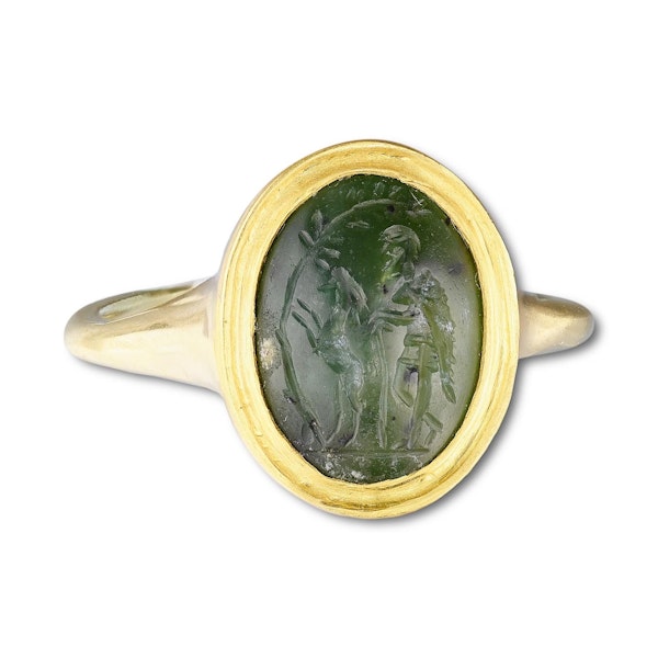 Gold ring with a plasma intaglio of a shepherd. Roman, 1st - 2nd Century AD. - image 2