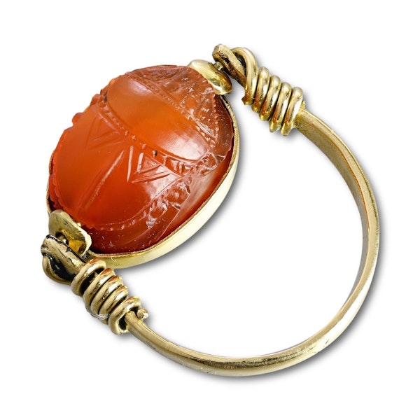 Gold ring with an Etruscan carnelian scarab of a figure carrying an amphora. - image 4