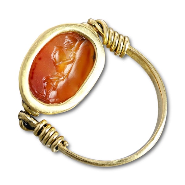 Gold ring with an Etruscan carnelian scarab of a figure carrying an amphora. - image 5