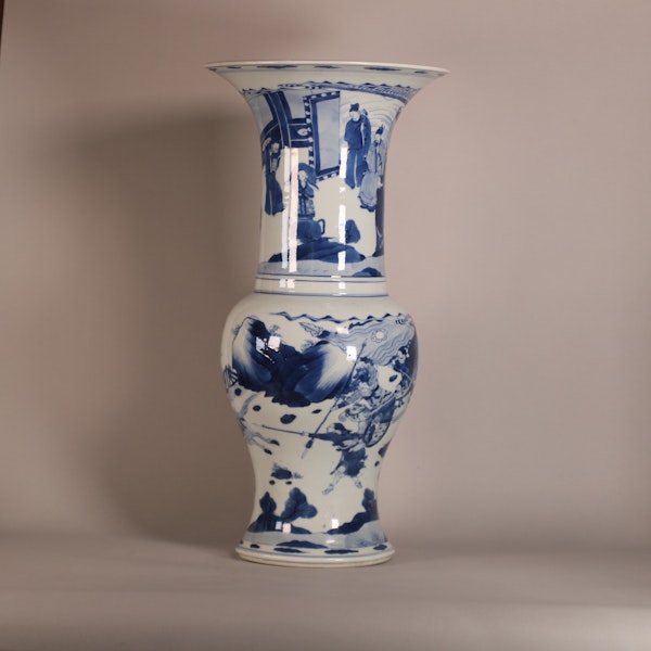 Chinese ‘Romance of the Three Kingdoms’ yenyen vase, Kangxi (1662-1722) - image 3