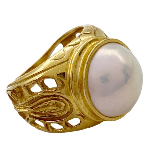 18K Yellow Gold Ring set with 'Mabe' Pearl - image 3