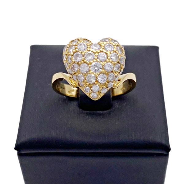 18kt Yellow Gold Ring Heart Shaped with Diamonds - image 2