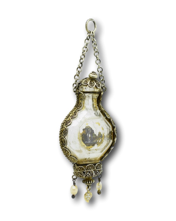 Silver gilt filigree mounted rock crystal flask pendant. Spanish, 17th century. - image 3