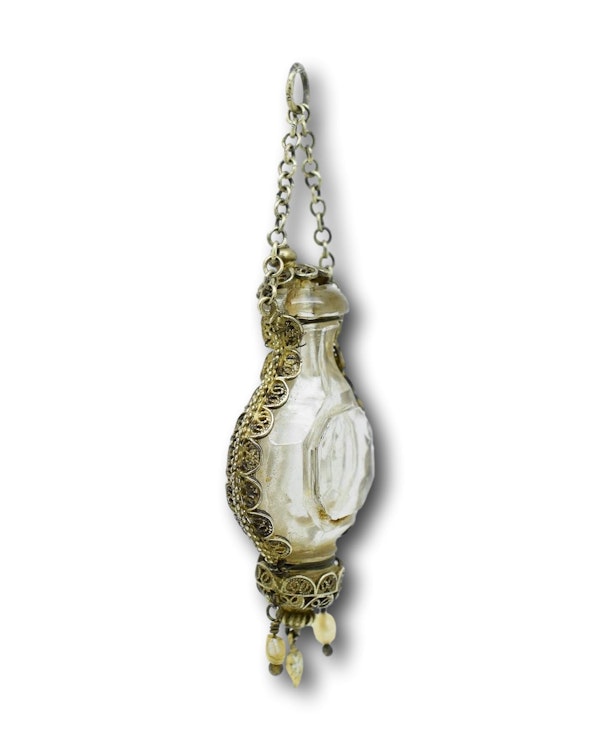 Silver gilt filigree mounted rock crystal flask pendant. Spanish, 17th century. - image 10