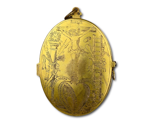 Large engraved copper gilt reliquary pendant. French, early 17th century. - image 9