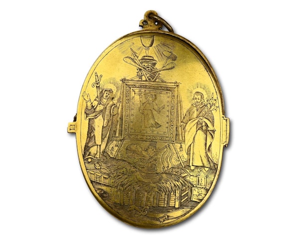 Large engraved copper gilt reliquary pendant. French, early 17th century. - image 4