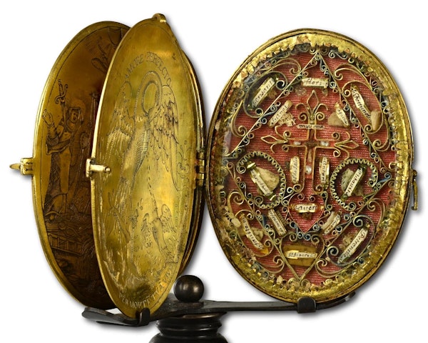 Large engraved copper gilt reliquary pendant. French, early 17th century. - image 5