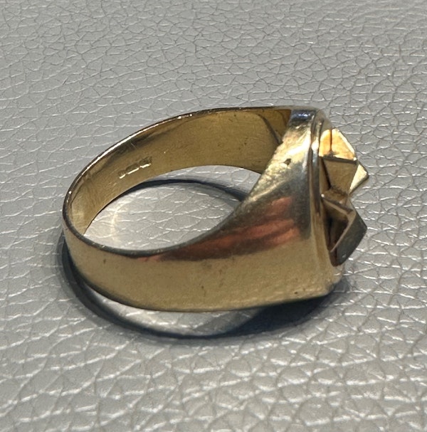 Gents 18k Yellow Gold Signet Ring - image 3