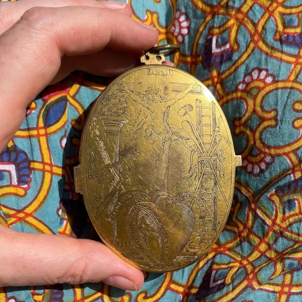 Large engraved copper gilt reliquary pendant. French, early 17th century. - image 15