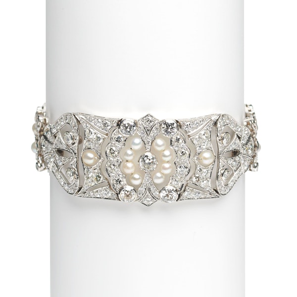 Early 20th Century Pearl, Diamond And Platinum Bracelet, Circa 1920, 8.90 Carats - image 4