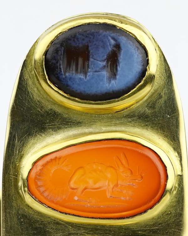Gold ring set with four Ancient and Renaissance hardstone intaglios. - image 3