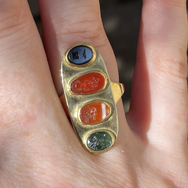 Gold ring set with four Ancient and Renaissance hardstone intaglios. - image 14