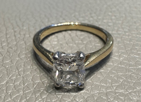 Stunning Diamond Solitaire - image 4