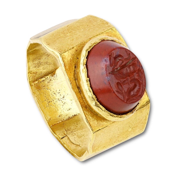 Ancient angular gold ring set with a jasper intaglio of an allegorical scene. - image 3